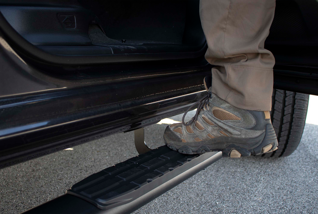 Fishbone's 5-inch oval side steps in black textured finish, designed for Ford Super Crew Cabs, showcasing the molded grip and fully welded dome ends